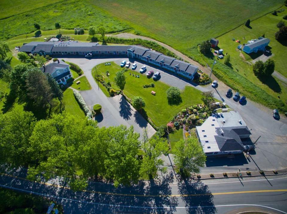 Evangeline Inn & Motel Grand-Pre Екстер'єр фото