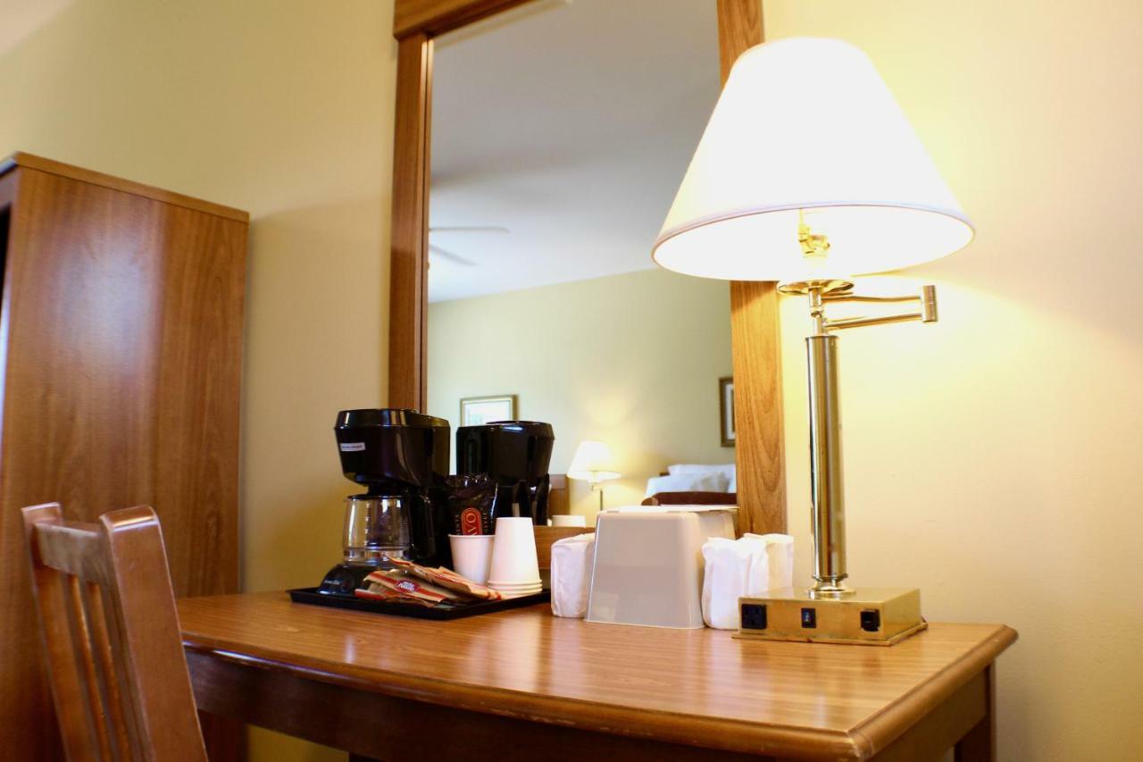 Evangeline Inn & Motel Grand-Pre Екстер'єр фото