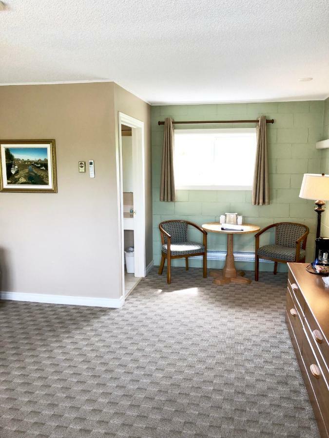 Evangeline Inn & Motel Grand-Pre Екстер'єр фото